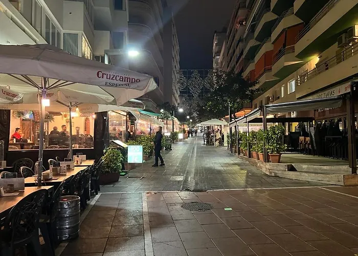 1st Line Paseo Maritimo En El Puerto Deportivo De