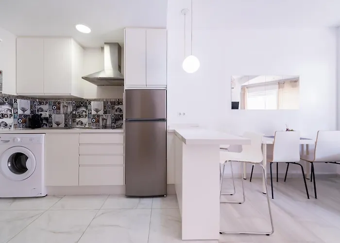 1st Line Paseo Maritimo En El Puerto Deportivo De * Marbella