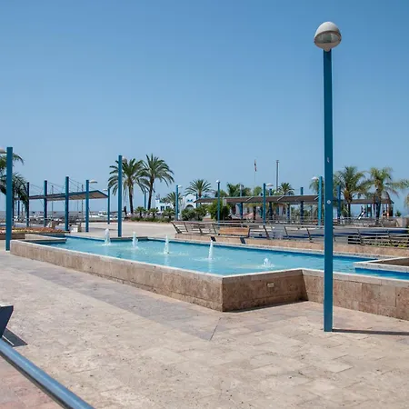 1st Line Paseo Maritimo En El Puerto Deportivo De Марбелья